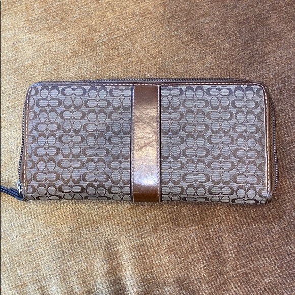 Genuine COACH full accordion Zipper wallet - Picture 2 of 5